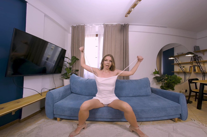 Stripz VR: Смотреть Arina Shy в виртуальной реальности