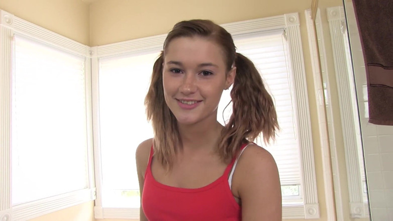 Perv Milfs n Teens: Alaina Dawson ดูขณะที่ผู้ชายเอานิ้วป้ายน้ำเงี่ยนใส่หีเธอ - Perv Milfs n Teens