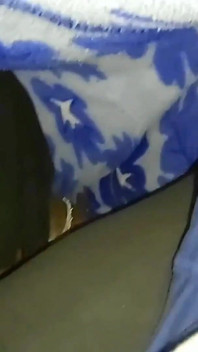 与继妹在卧室发生性关系