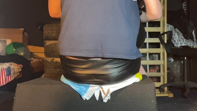 BeachBallsDuo: ビッグブーティルーシーとドラゴンが11個のビーチボールと3つのバブルボールを攻撃的に粉砕!