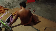 Nirman: Büyük götlü yenge kıyafetlerini değiştiriyor ve oğlan izliyor