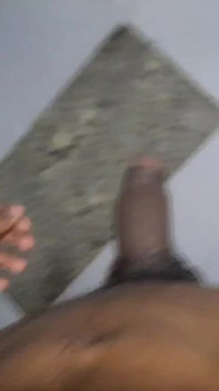 Garoto com tesão no banheiro tomando banho