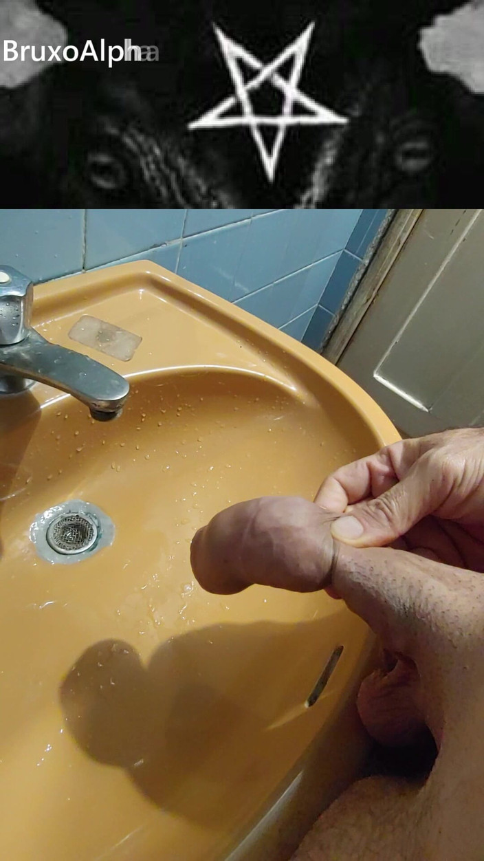 BruxoAlpha777: Pula mea mare se pișă