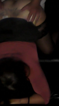 Marido limpia mi de muchas cargas de extraños en el teatro para adultos