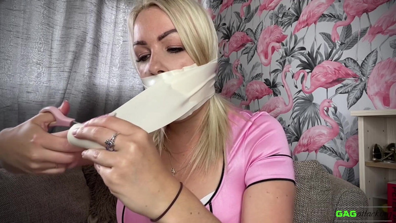 Gag Attack: Penny lee - microfoam lagi asik muasin dirinya sendiri