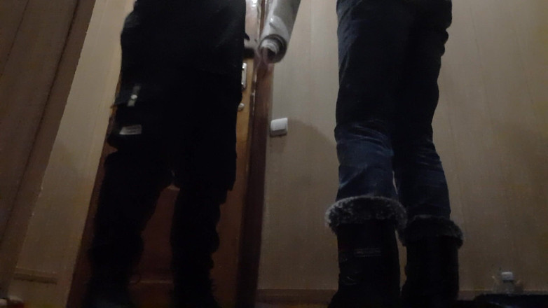 Lesbian-illusion: 私は汚いロシア語でオーラルセックスで宅配便を誘惑した