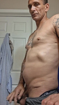 Je caresse cette bite