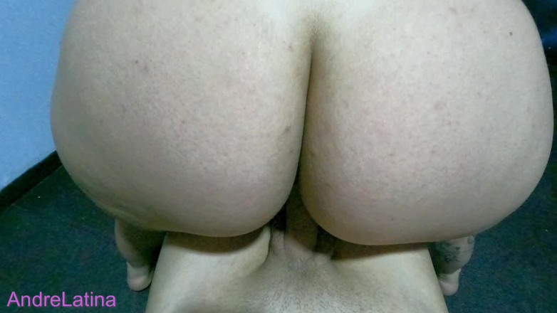 Gatita latina: Gran Culo Cabalgando Polla Joven