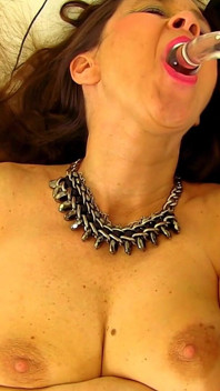 Josie Je Sexy Zralá Dáma S Extrémně Chlupatou Kundičkou!