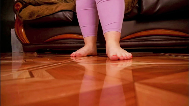 AssGives: Великан давит тебя своими ступнями