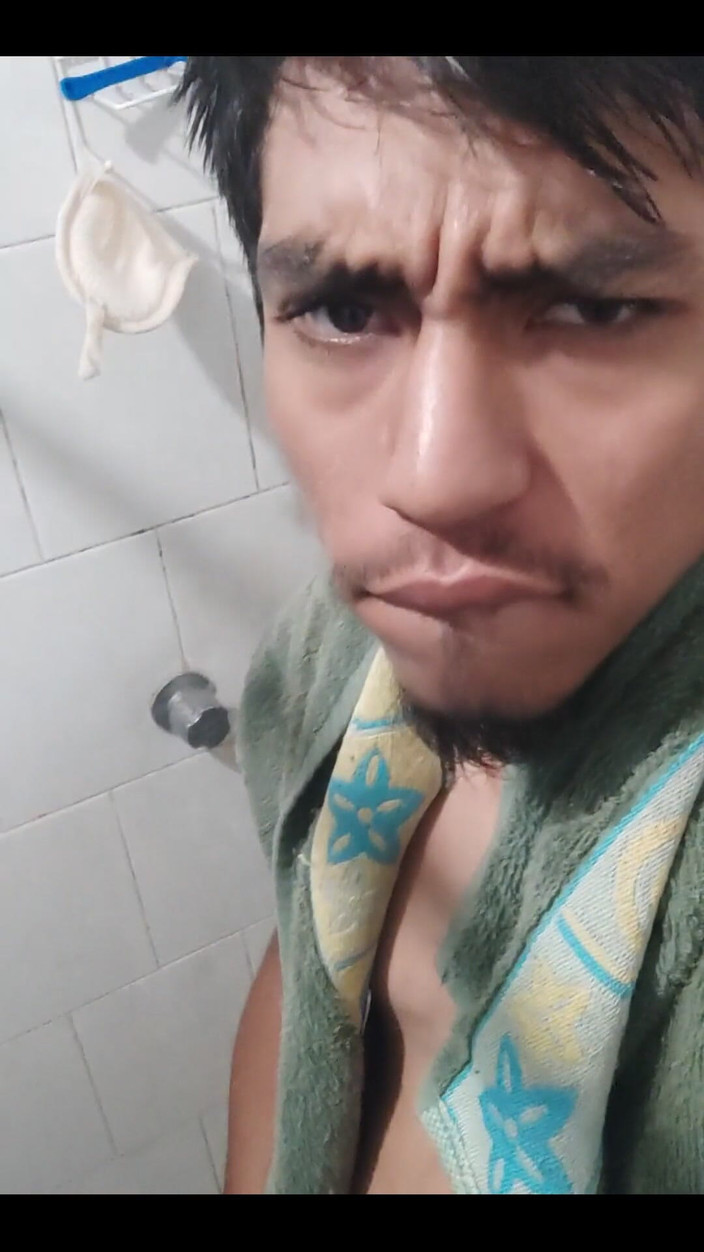 AlexAlejandro13: Przed prysznicem