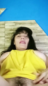 Venezuelana con grande figa pelosa si masturba fino all'orgasmo
