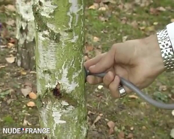 La France a Poil: Cette belle infirmière ne profiterait-elle pas de son statut ?