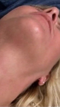 Blonde milf summer trifft jungen schwarzen riesigen schwanz zum ficken und bekommt cumshot
