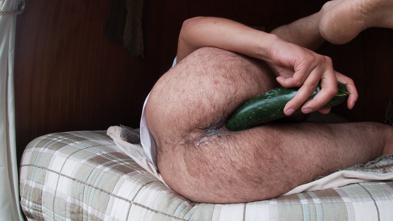 Hardnoisex: Я с удовольствием пока писаю в свои шелковые шорты