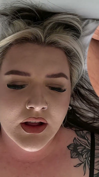Masturbare solo cu femeie mare și frumoasă tatuată Georgie Winters Bagheta și vibrator, orgasm real în prim-plan cu ecran divizat 4K