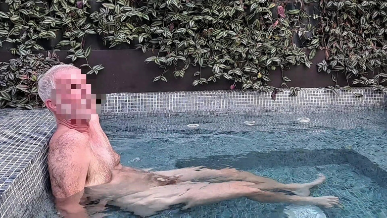 Russie Goodboy: 크루징 더 스파