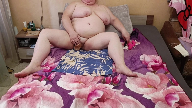 Zona901: Insatiable Mother-in-law Masturbates Her Pussy with Sex Toys at Any...