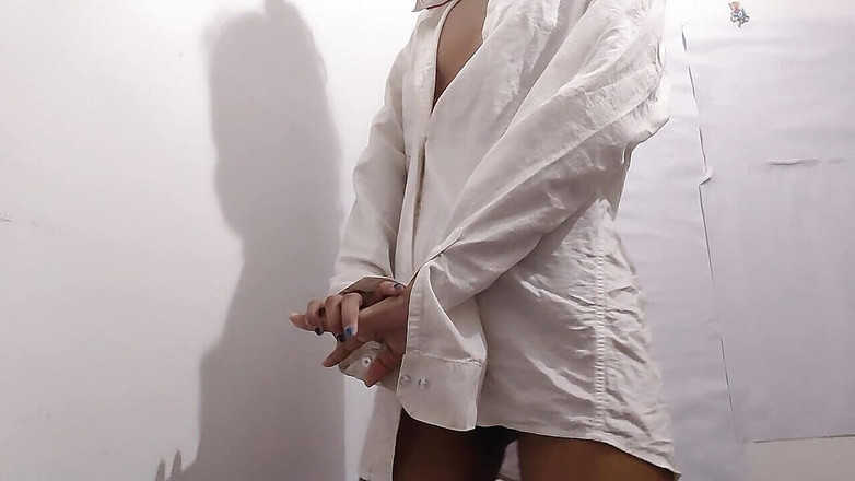 desigirl93: Horny 18 Year Old Woman Moving Her Ass