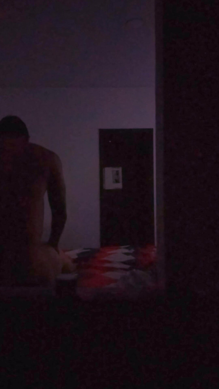 Mack silver: 내 집에 들어가는 연인을 본 후 결혼한 이웃