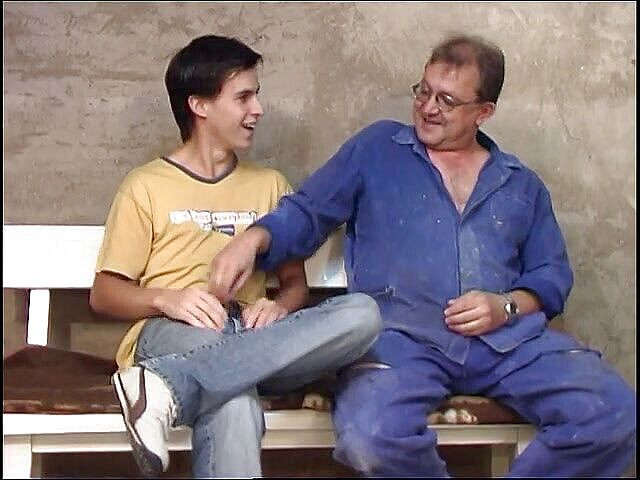 Bad Boyz: Jovem gêmea seduzindo o pau do velho amigo