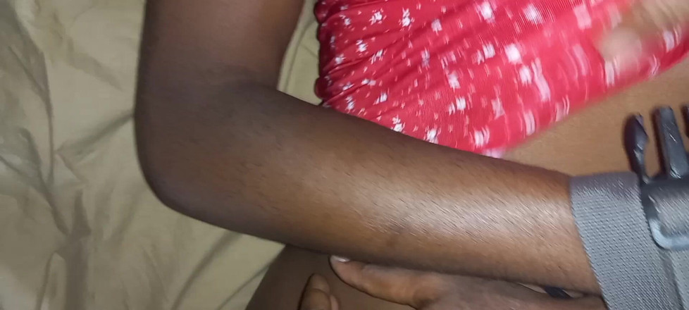 The plumber who fucks MILFs: La sposata ha fatto sesso anale nel suo letto