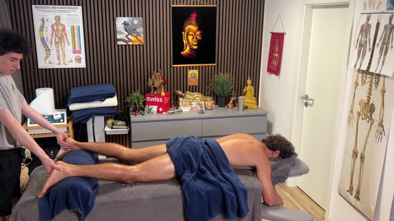 Dylan Swatson: Ragazzo etero sexy riceve una masturbazione dal massaggiatore