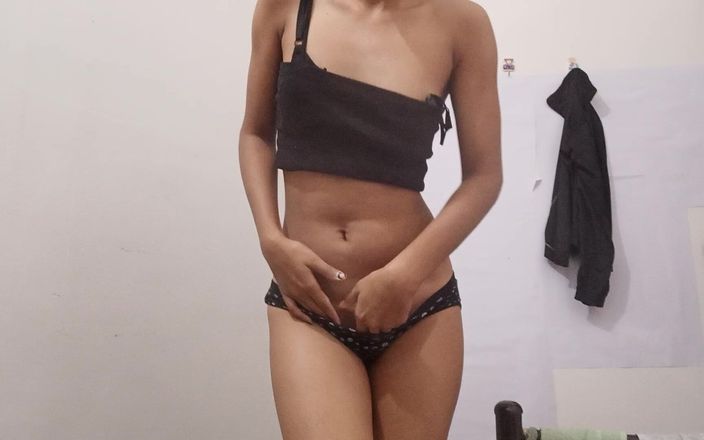 Desi Girl Fun: Desi, une belle adolescente indienne fait un show corporel 10