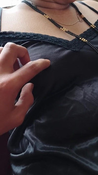 18歳の義理の妹の完璧な胸
