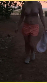 Wifey mostrando tetas al atardecer