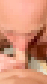 부엌에서 결혼한 독일 브로커와 섹스하는 호기심 많은 독일 배관공