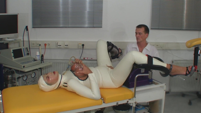 Rubber & Clinic Studio - 1ATOYS: Vis bizar cu mașină de futut