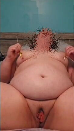 Good Girl McDuck: Squirting Pussy From Paint Brushes on Nipples