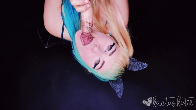 kactus kutie: Batgirl saje lidského ptáka