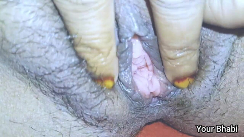 Bhabi: Indická sexy bhabhi odstranila vodu prstěním Pat 1