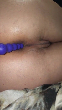 Une MILF à gros cul se fait enculer par un chapelon