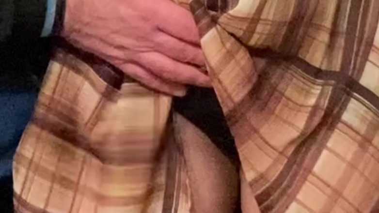 Niki studio: Orang asing pergi terlalu jauh, menjolok pepek saya di kereta...