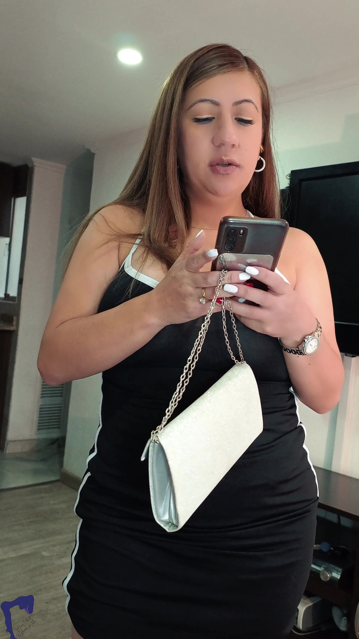 AlinaVelvet: Latina MILF Compañera De Cuarto Follada Antes De Que Llegue...