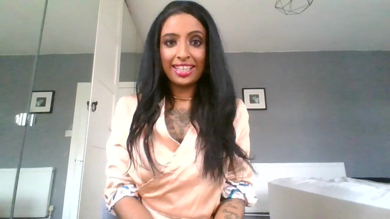 BabeXX69XX Asian MILF: Milf smeekt om een baan
