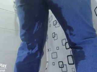 Sweety play: İşeyen çaresizlik ıslatan kot pantolon.