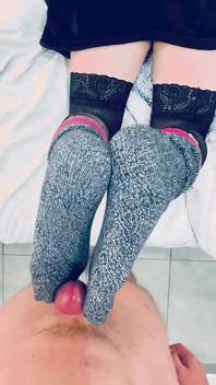 Um look irresistível: meias esportivas e meias arrastão