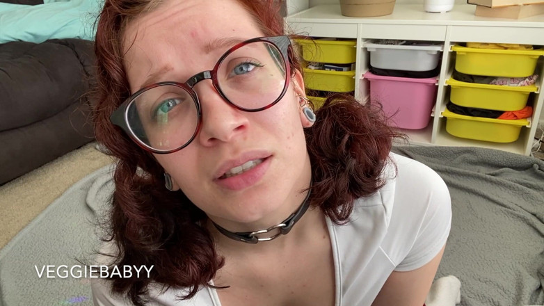 Veggiebabyy: 교수에게 따먹히는 Bratty 여대생