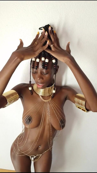 Missblackreey: Ultra seksi Afrikalı tanrıça dansı