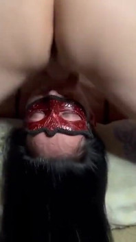 Beso negro y lamiendo bolas y él folla mi garganta profunda