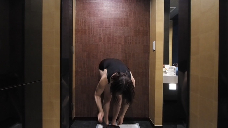 Mayumi Kanzaki: Vídeo de Japón desnudándose