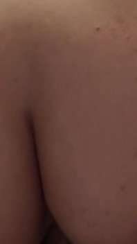 Mała zabawa w łazience z moim dildo