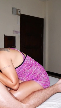 La ragazza asiatica troia ama mangiare il tuo culo