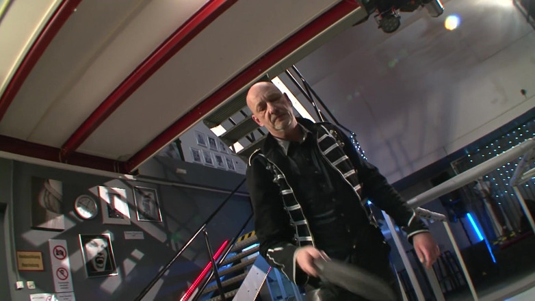 Absolute BDSM: Duitse bdsm veegt haar af - bdsm-meisje
