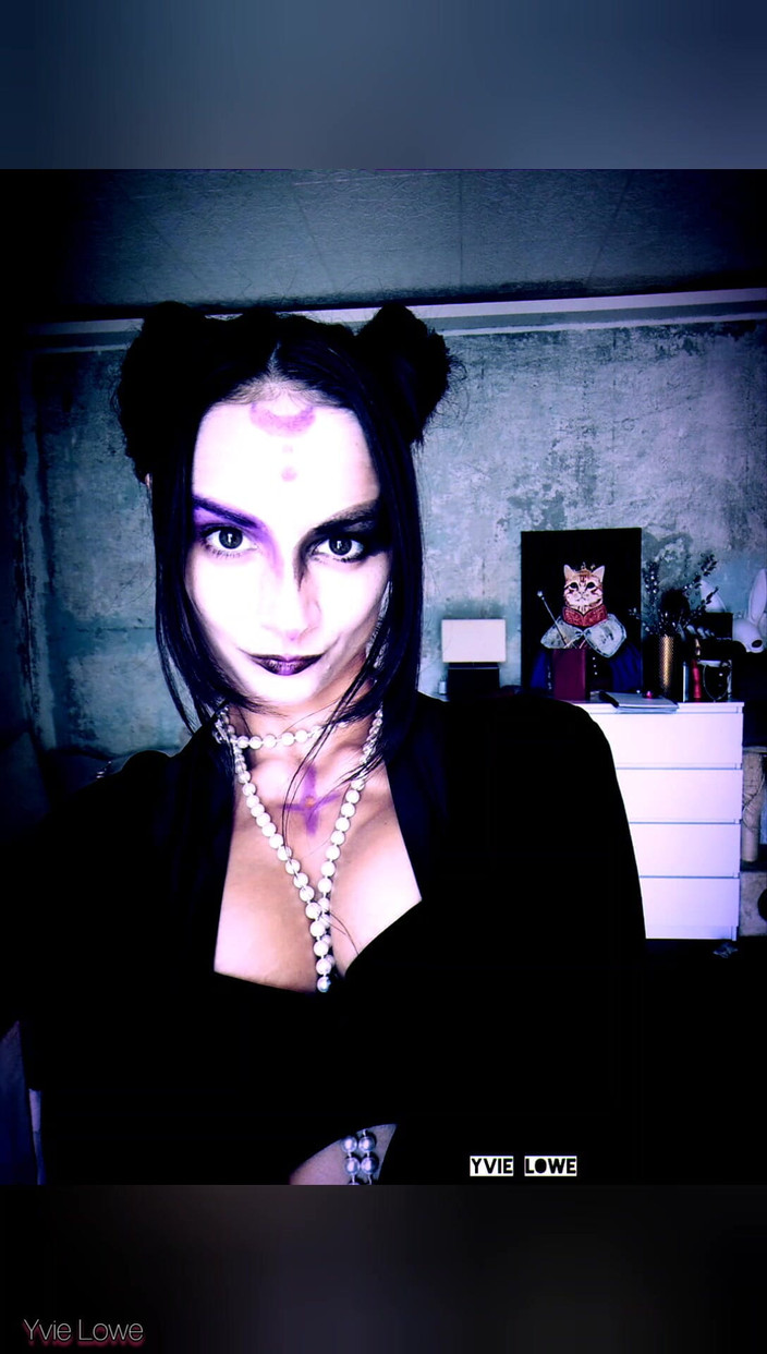 Yvie Lowe: Goth Chick Dance pro mě - požadovaný taneční klip