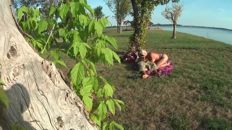 MMV and Eroticplanet Clips: Amatérský sex a anální trojka na pláži